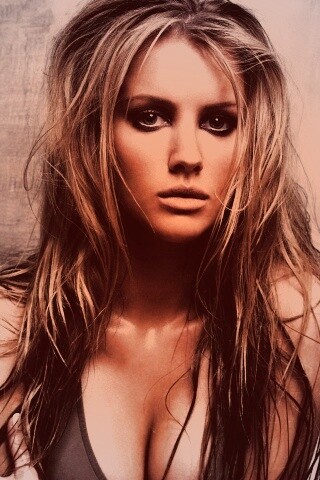 Брюнетка обои