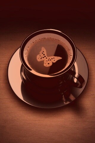 Чашка кофе с пенкой в форме бабочки обои