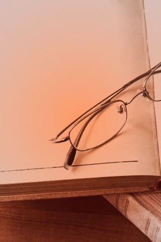 Очки и блокнот обои