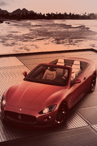 Мазерати на берегу моря обои