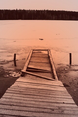 Пирс на замерзшем озере обои