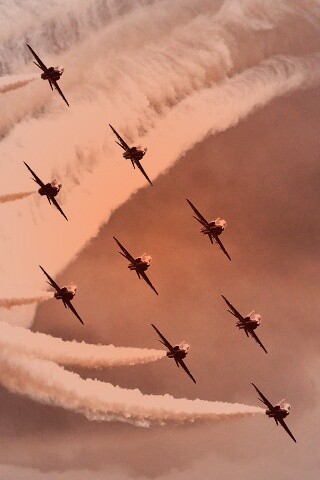 Красивая эскадра самолетов на авиашоу обои