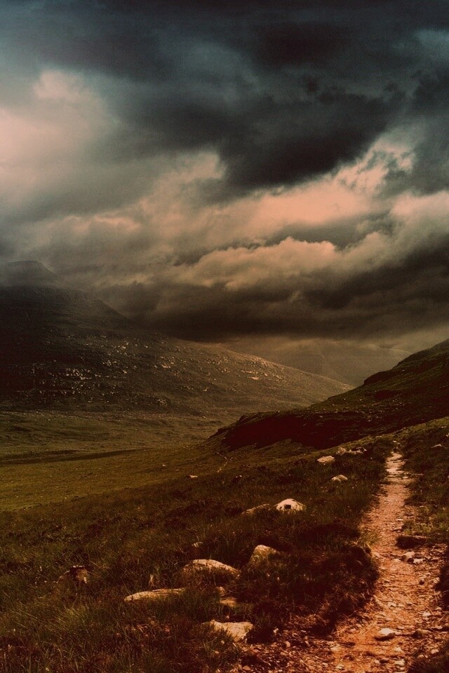 Тропинка средь холмов обои