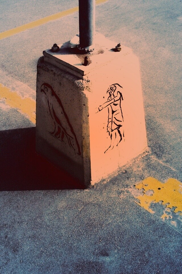 Египетские иероглифы на столбе обои