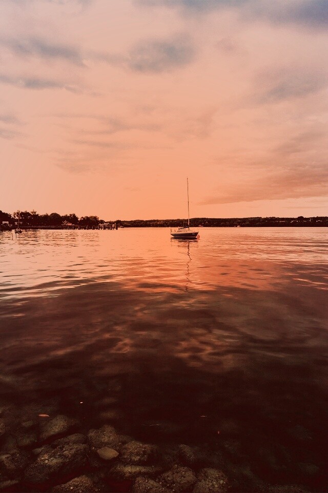 Яхта на озере обои