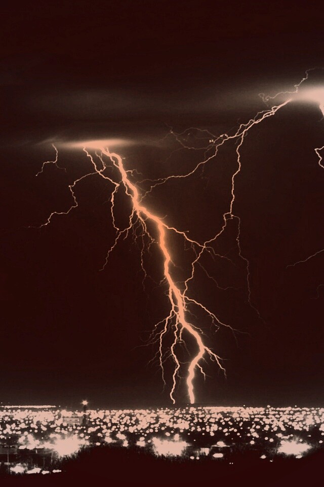 Гроза над городом обои