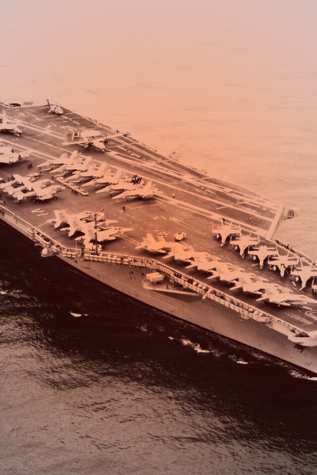 Авианосец в море обои