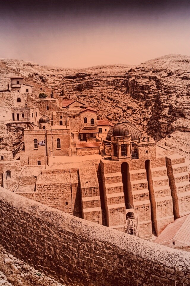 Город среди скал обои