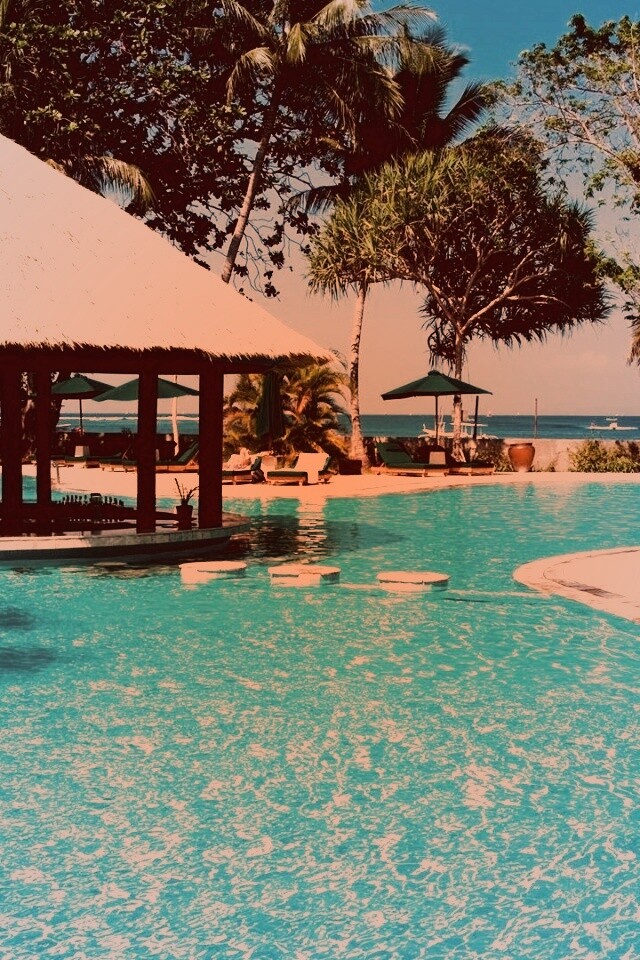 Бассейн отеля обои