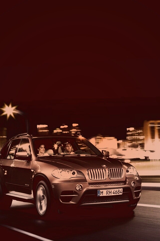 Пара в BMW X5 обои