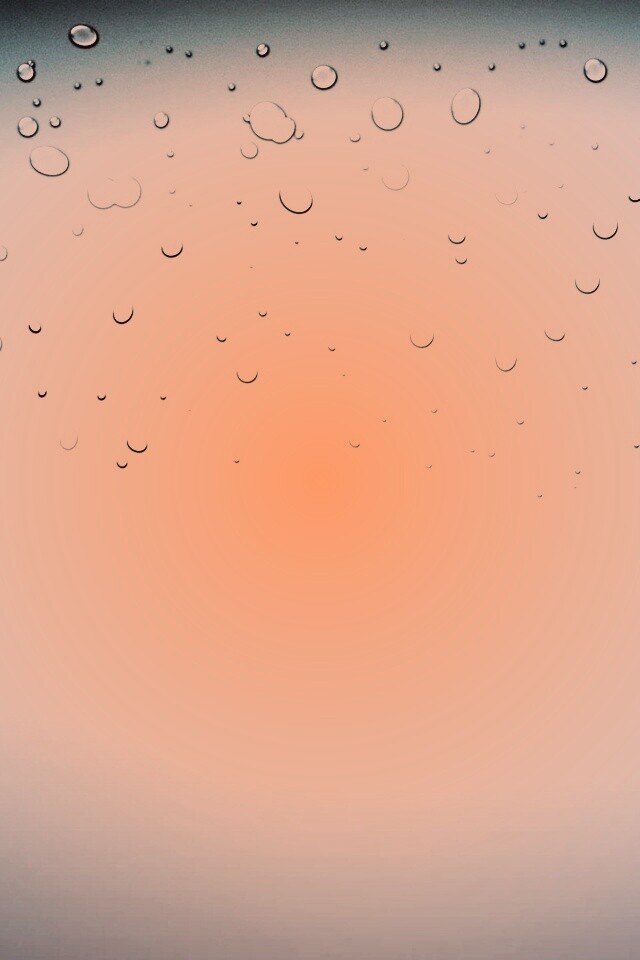 Капли на светлом фоне обои