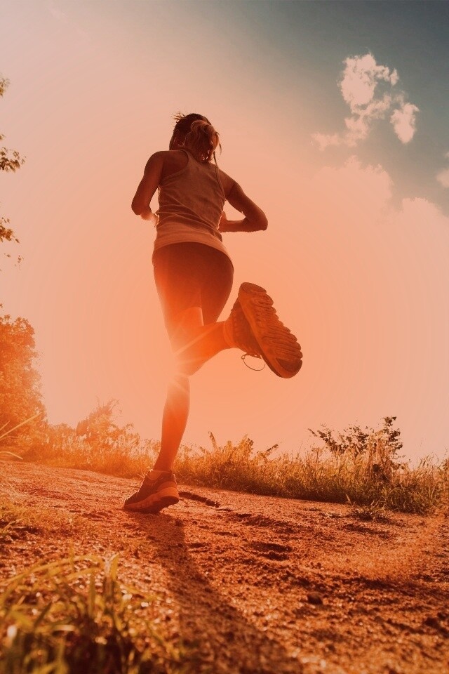 Девушка на пробежке обои