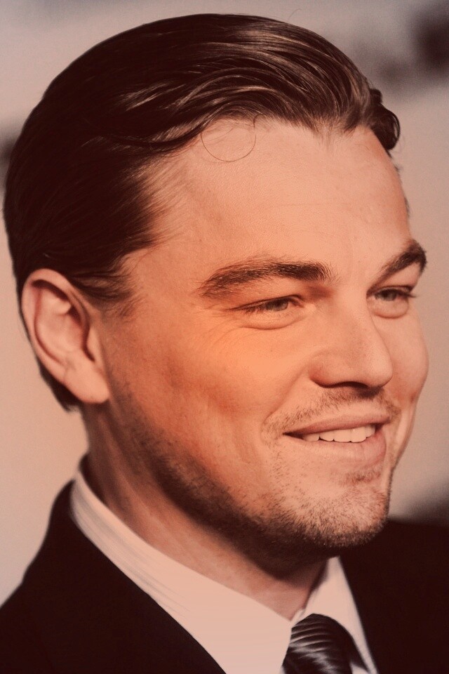 Леонардо Дикаприо в костюме обои