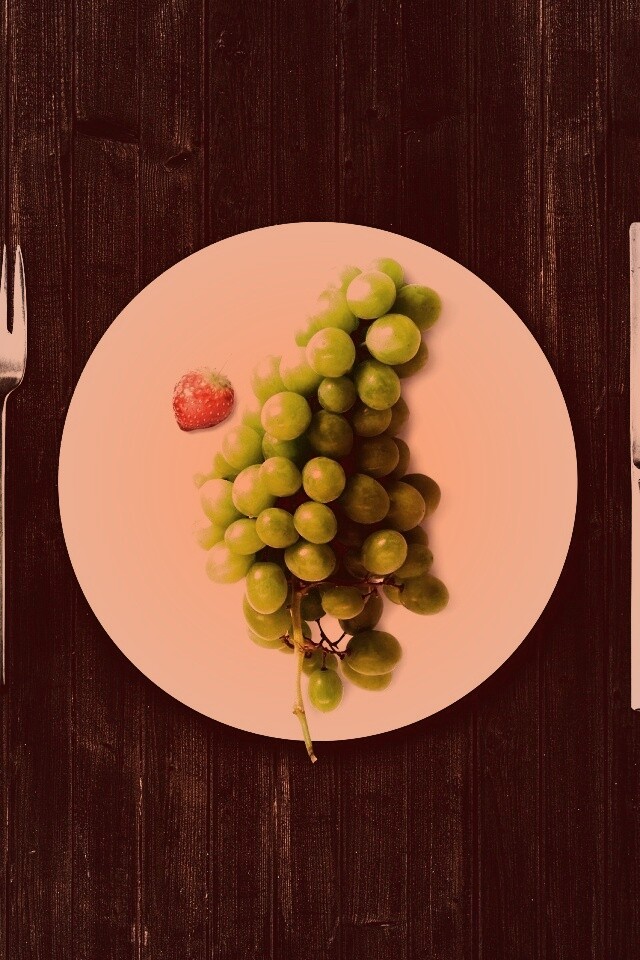 Виноград с клубникой обои