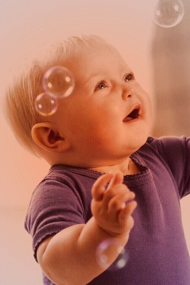 Игра с мыльными пузырями обои