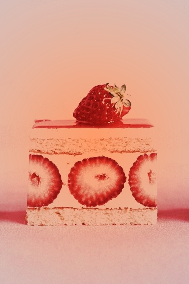 Ломтики клубничного торта обои