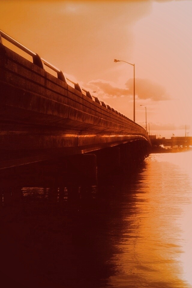 Залитый солнцем мост обои