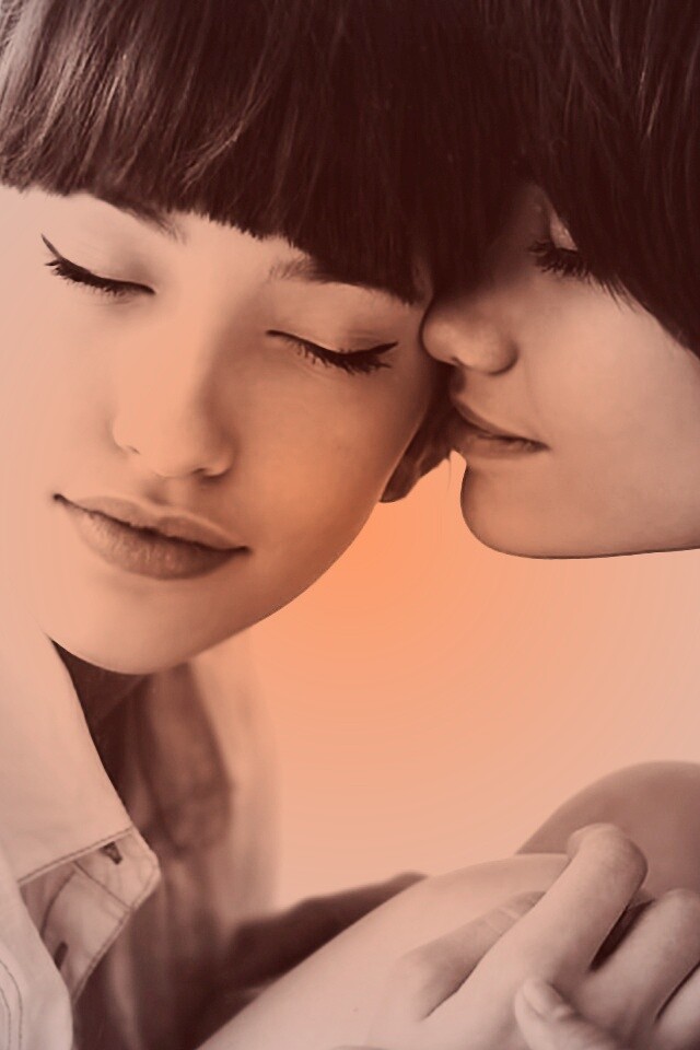 Две очень красивые девушки обои