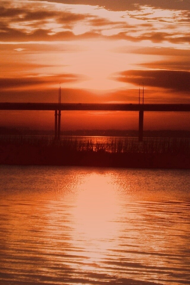 Мост на фоне заката обои