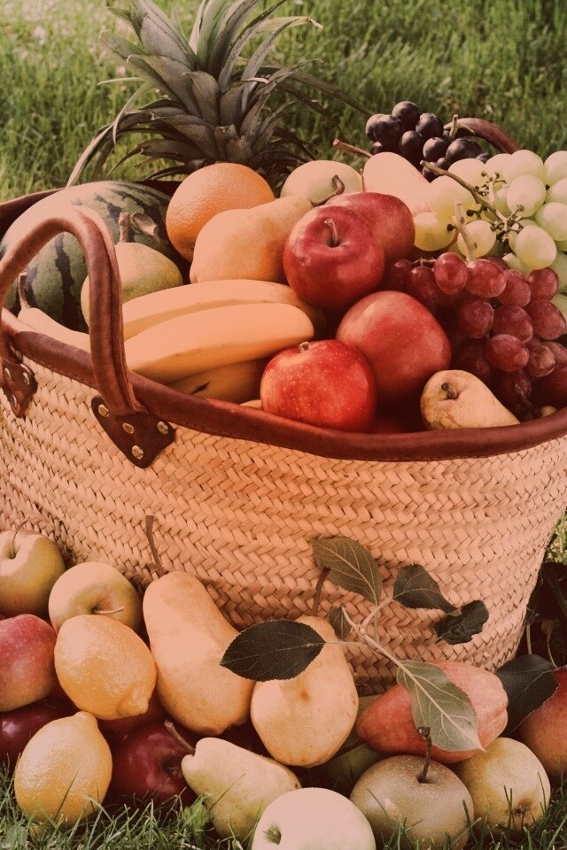 Корзина с фруктами обои