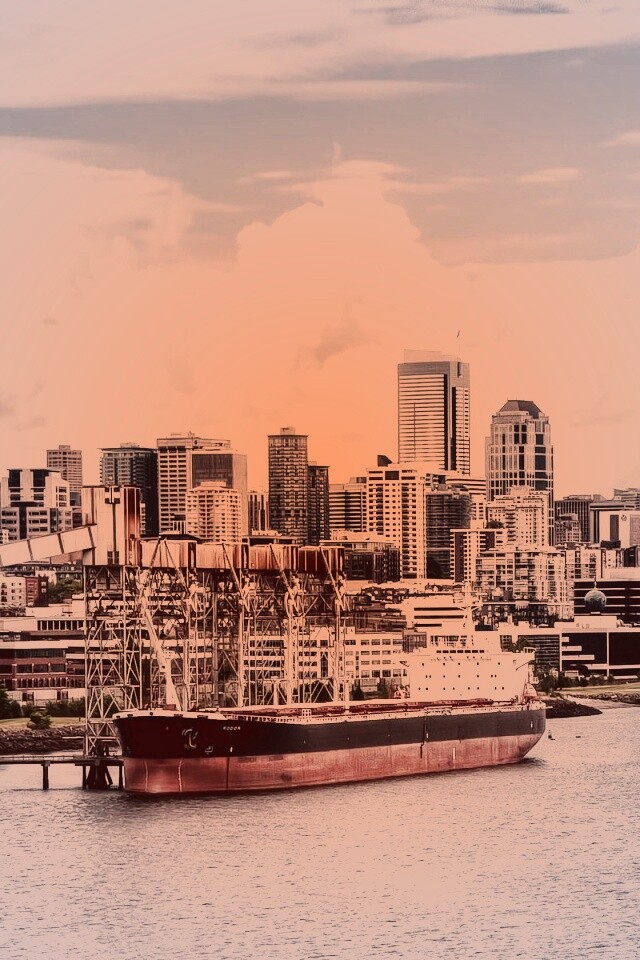 Баржа в ожидании отплытия обои