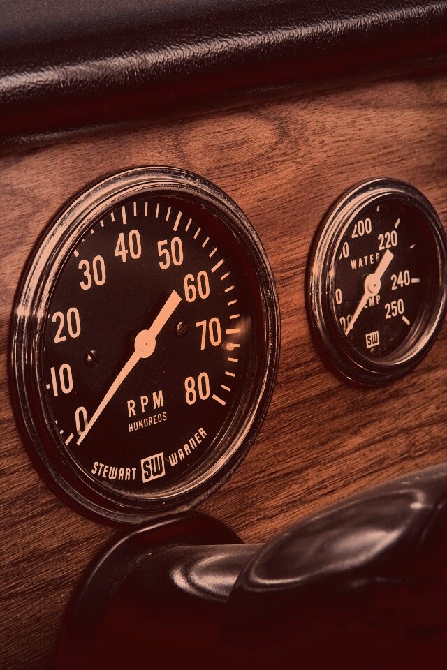 Приборная панель автомобиля Dodge обои