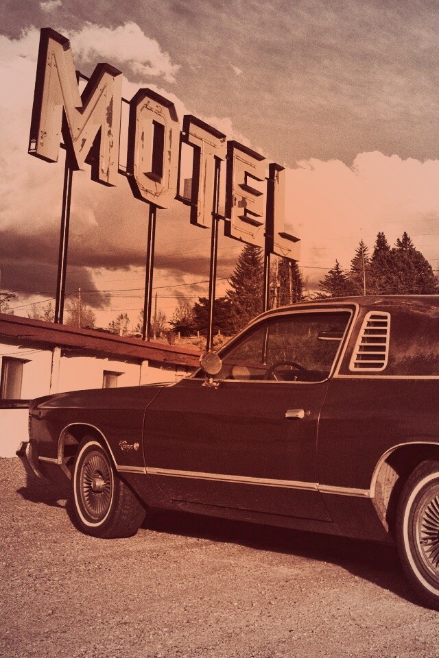 Олдскульный Dodge около мотеля обои
