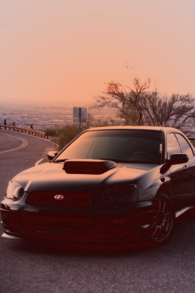 Субару на смотровой алощадке в горах обои