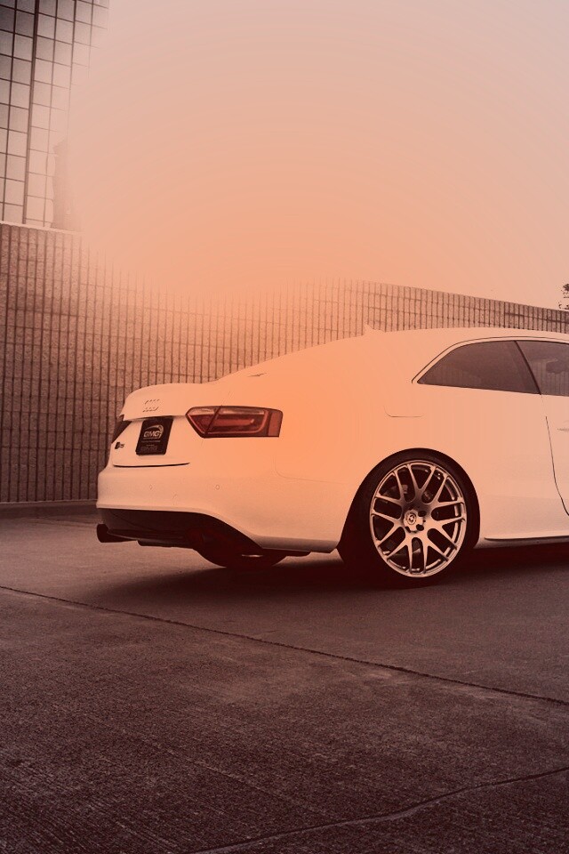 Ауди на парковке обои