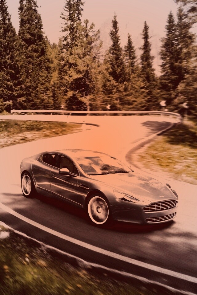 Астон мартин на лесной дороге обои