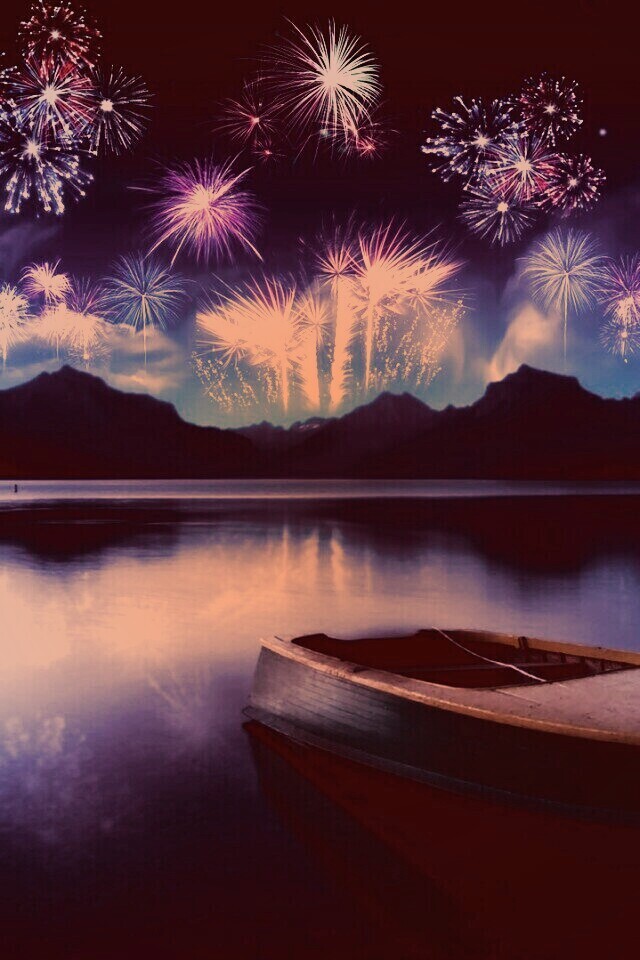 Фейрверк над озером обои