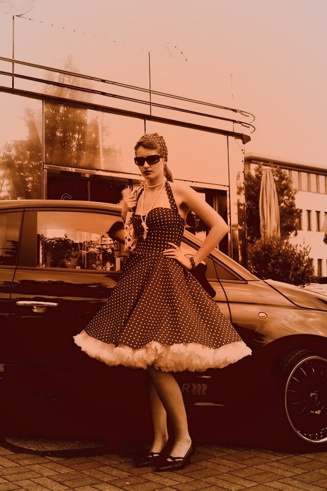 Fiat 500 и девушка обои