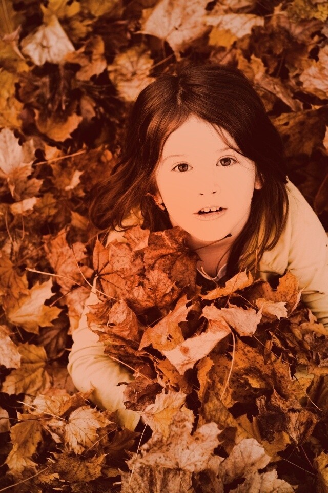Девочка и осень обои