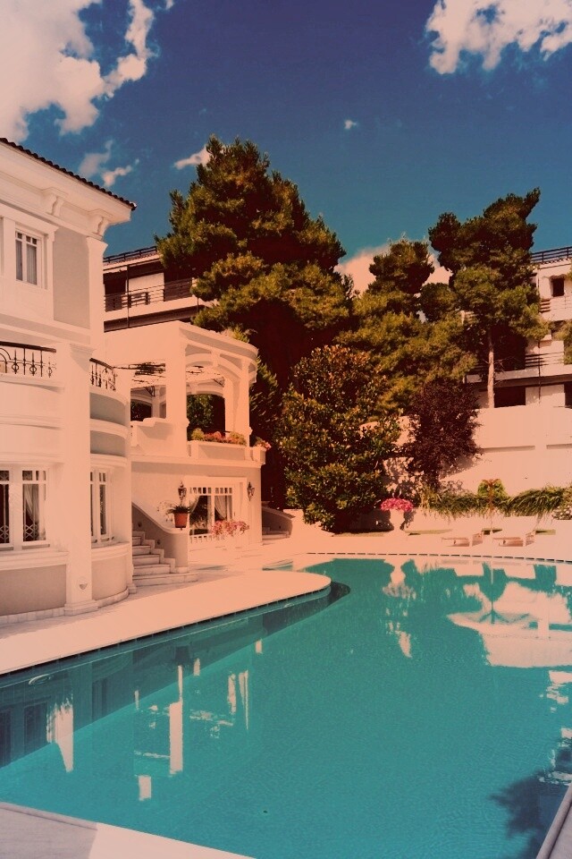 Особняк с бассейном обои