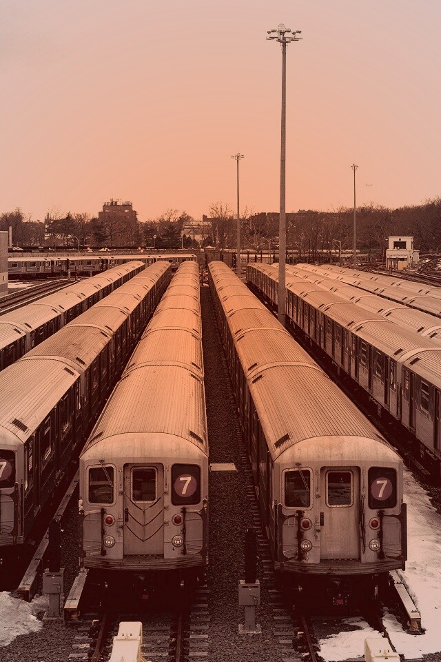 Вагоны метро на стоянке обои