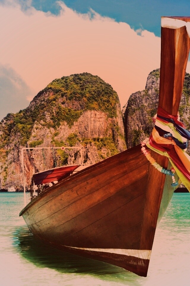 Лодка в райских водах обои