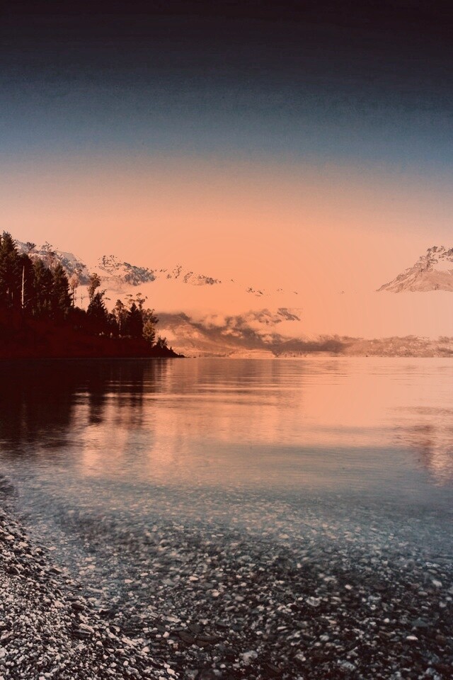 Озеро в предгорье обои