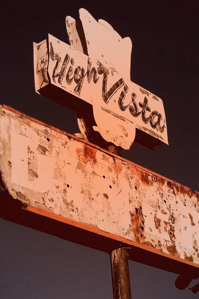 Вывеска заброшенного ресторанчика обои