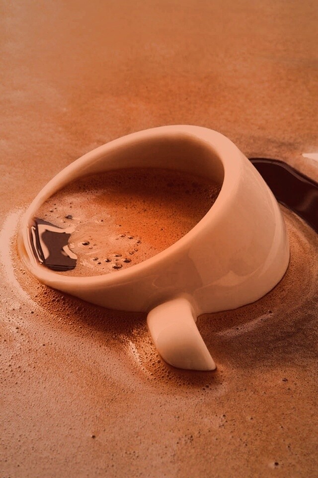 Чашка тонет в кофе обои