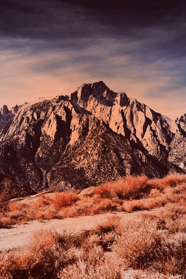 Горы у пустыни обои