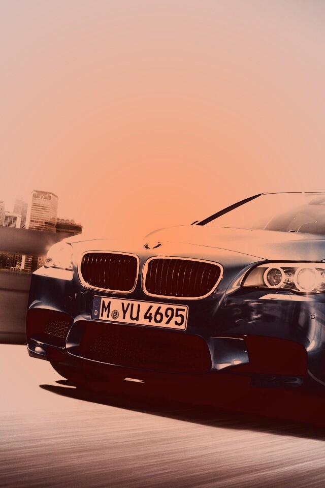 БМВ Ф10 в лучах солнца обои