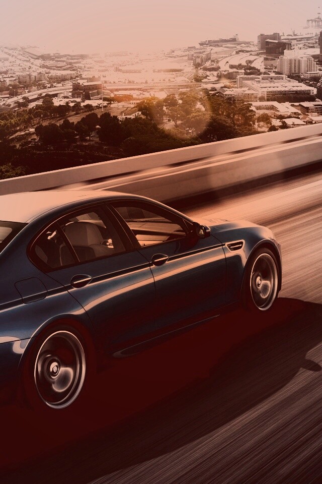 BMW F10 M5 на скоростной автостраде обои