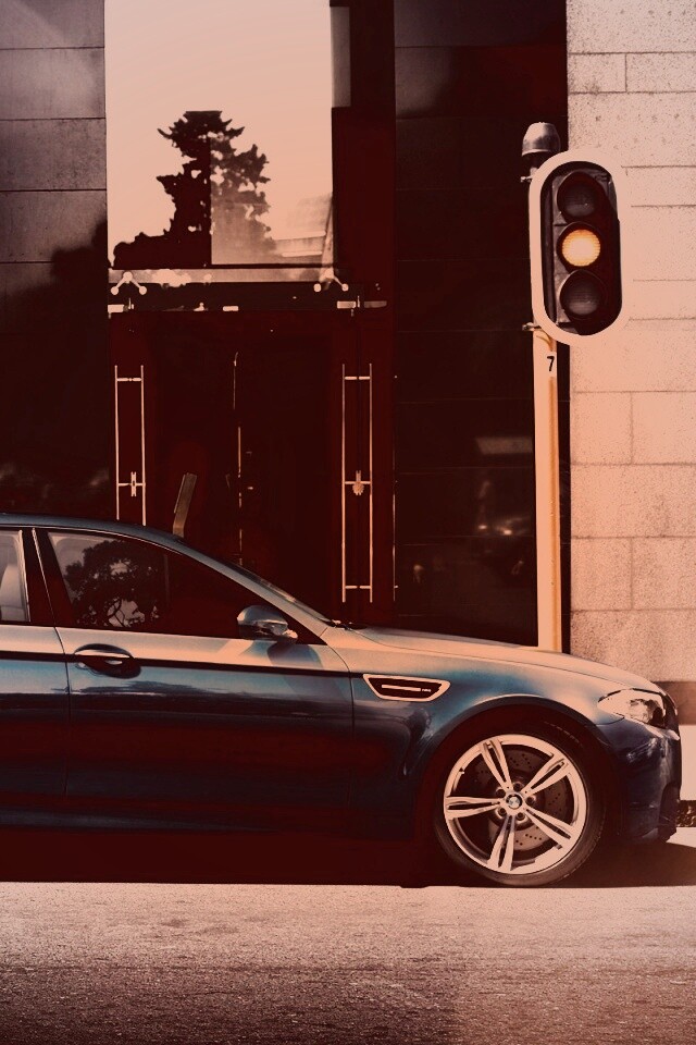 BMW F10 на светофоре обои