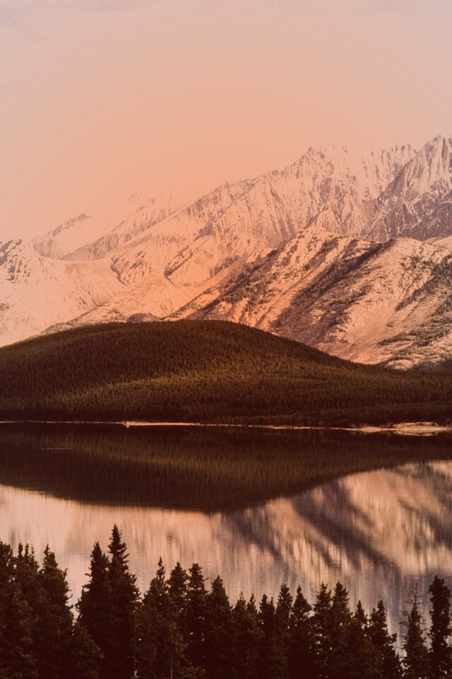 Озеро в предгорье обои