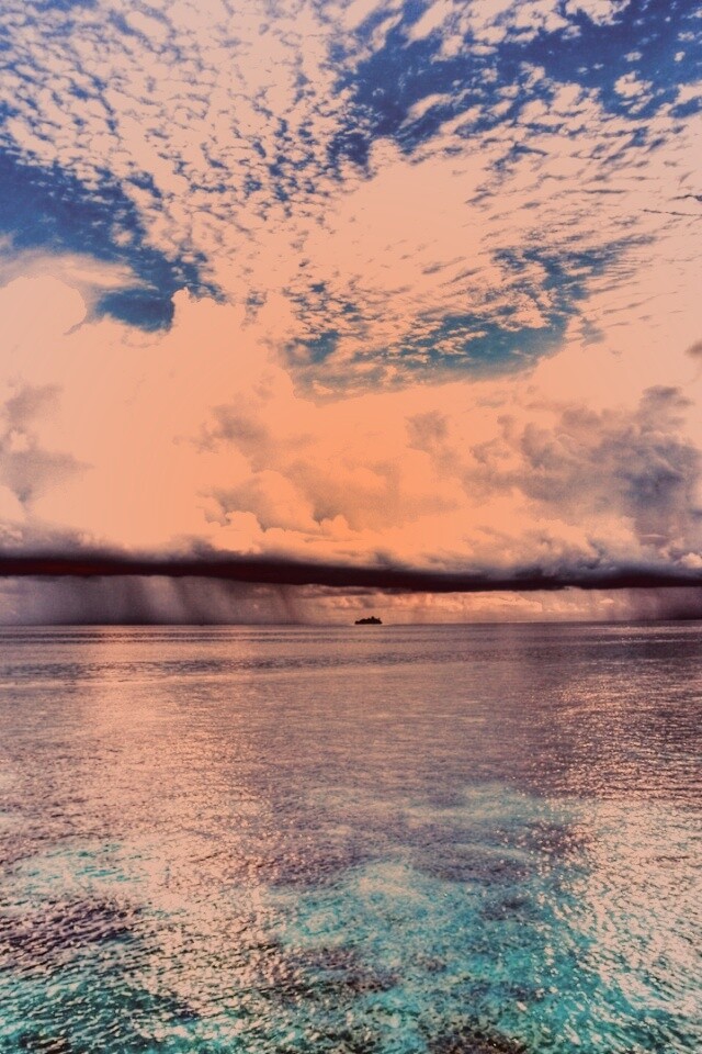 Тучи над морем обои