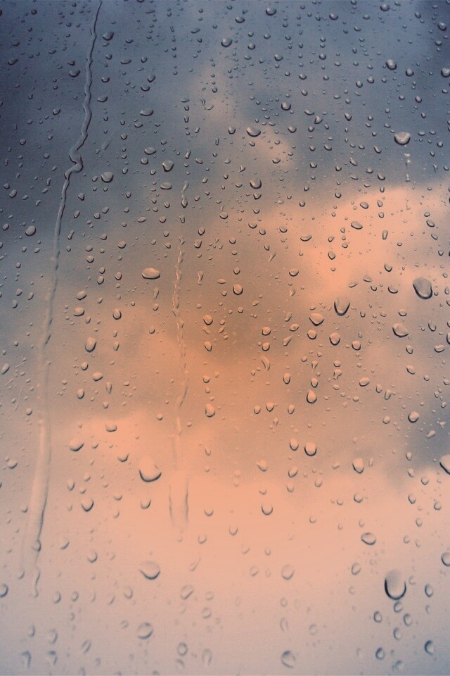 Капли на стекле обои
