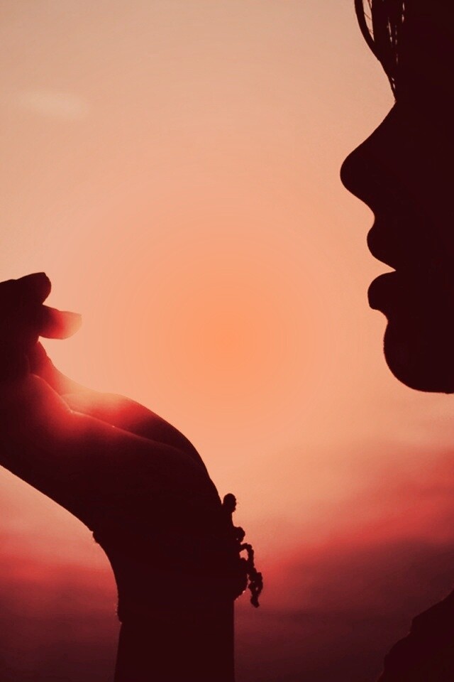 Солнце в ладони обои