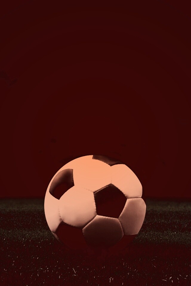 Футбольный мяч на темном поле обои