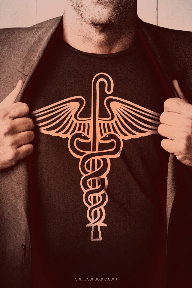 Футболка со змеями и тростью обои
