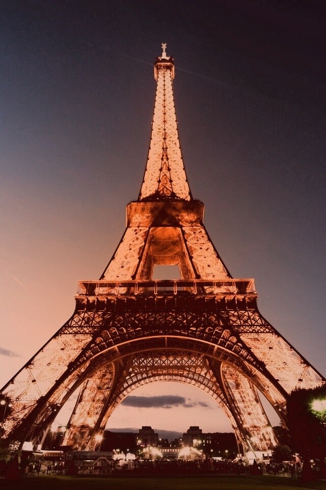 Светящаяся эйфелева башня обои